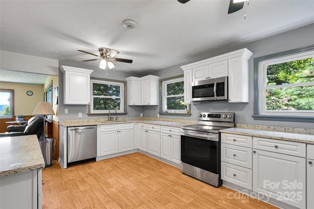 371 Heatherly Heights Road, Saluda, NC 28773
