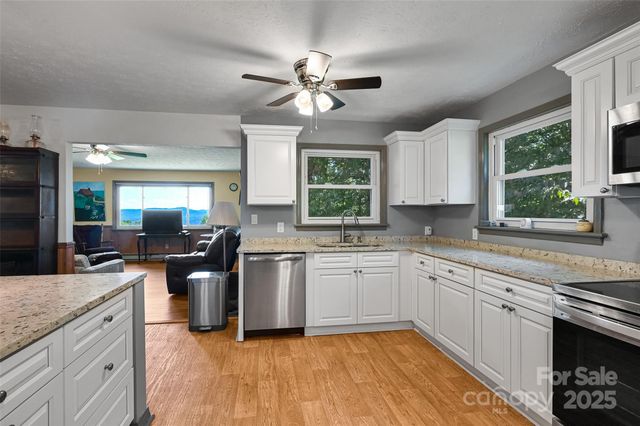 371 Heatherly Heights Road, Saluda, NC 28773