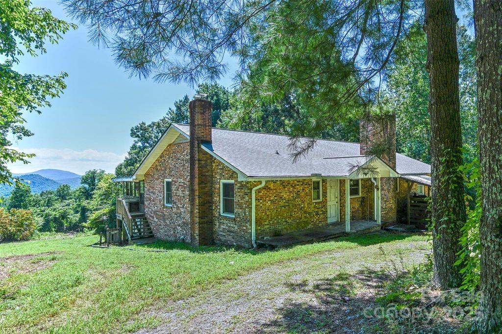 371 Heatherly Heights Road, Saluda, NC 28773