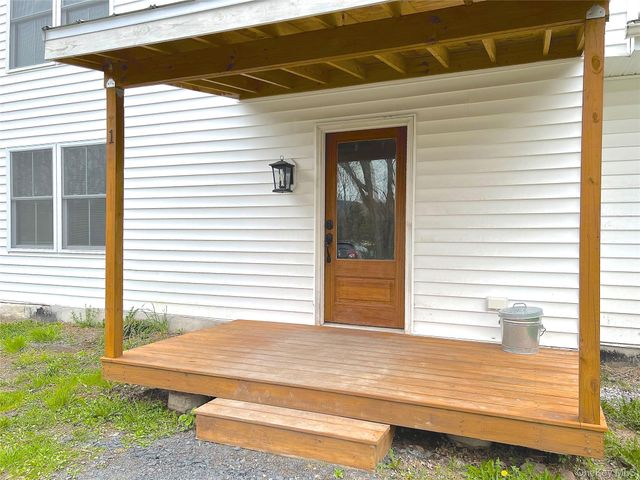 230 State Route 32 N, New Paltz, NY 12561