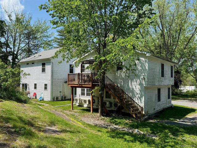230 State Route 32 N, New Paltz, NY 12561