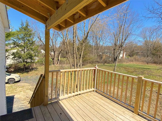 230 State Route 32 N, New Paltz, NY 12561
