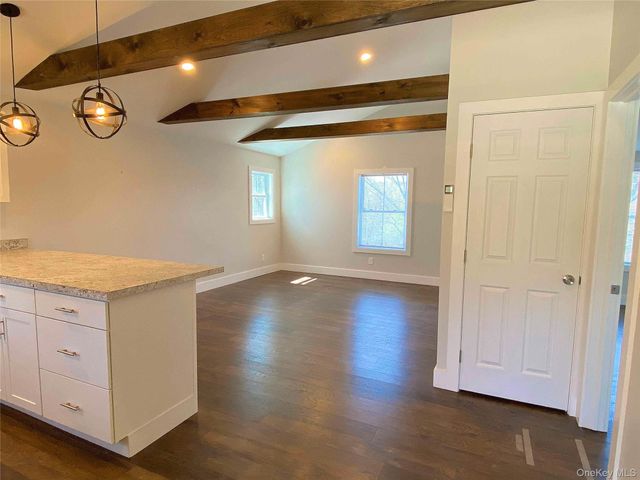 230 State Route 32 N, New Paltz, NY 12561