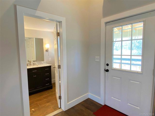 230 State Route 32 N, New Paltz, NY 12561