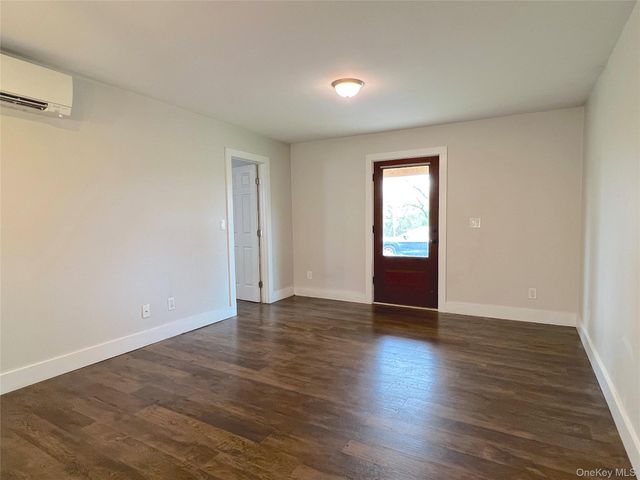 230 State Route 32 N, New Paltz, NY 12561