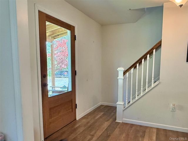230 State Route 32 N, New Paltz, NY 12561