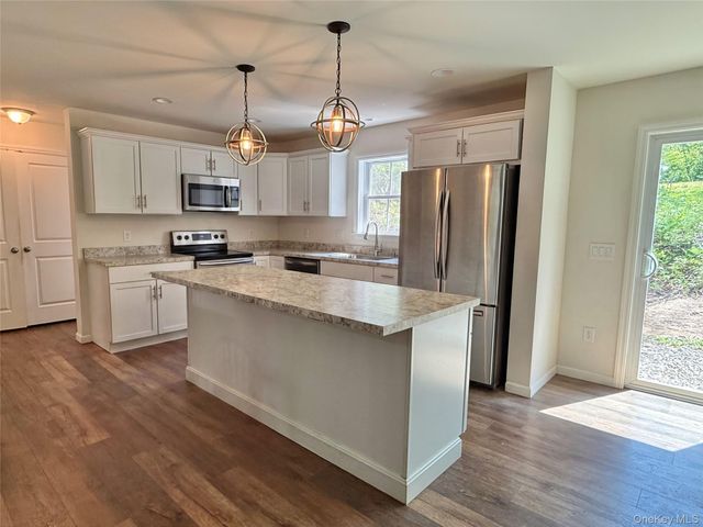 230 State Route 32 N, New Paltz, NY 12561