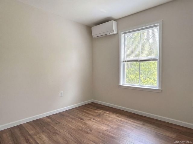 230 State Route 32 N, New Paltz, NY 12561
