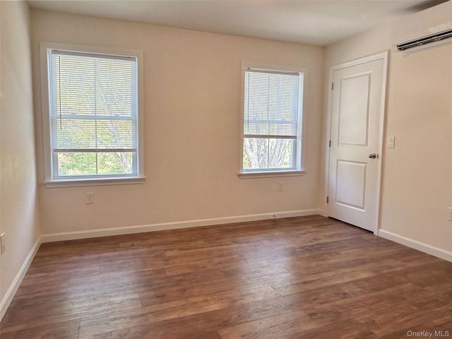 230 State Route 32 N, New Paltz, NY 12561