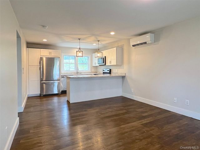 230 State Route 32 N, New Paltz, NY 12561