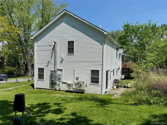 230 State Route 32 N, New Paltz, NY 12561