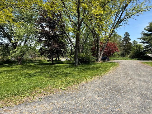 230 State Route 32 N, New Paltz, NY 12561