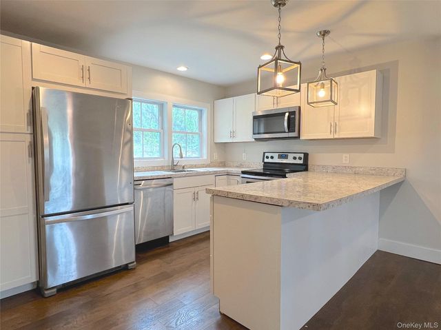 230 State Route 32 N, New Paltz, NY 12561