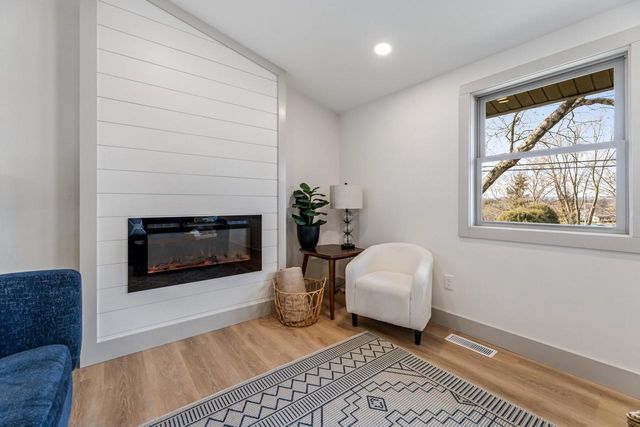 3731 Cliffside DRIVE, La Crosse, WI 54601