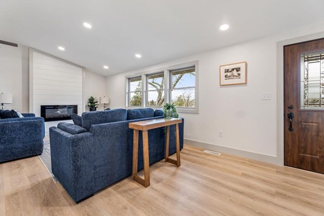 3731 Cliffside DRIVE, La Crosse, WI 54601