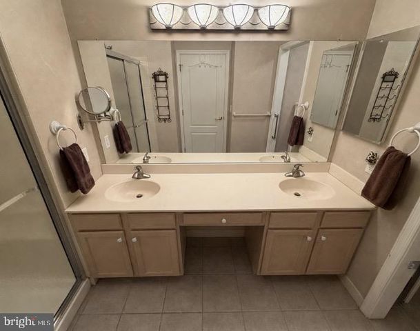25 LEGACY OAKS DR, Richboro, PA 18954