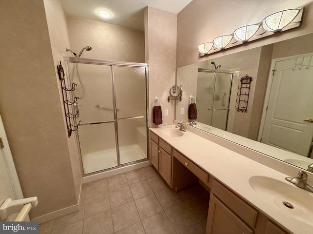 25 LEGACY OAKS DR, Richboro, PA 18954