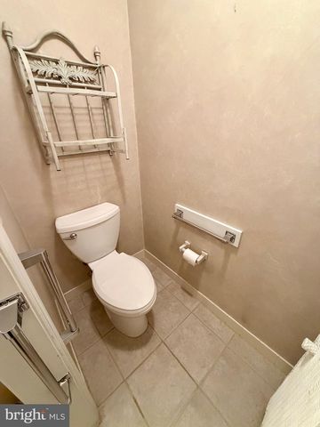25 LEGACY OAKS DR, Richboro, PA 18954