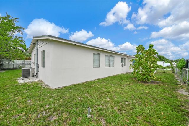 1380 W 60th Terrace, Hialeah, FL 33012