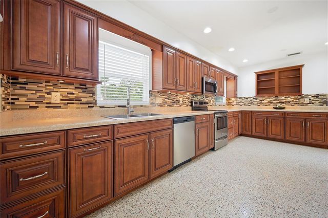 9708 FOREST HILLS DRIVE, Tampa, FL 33612