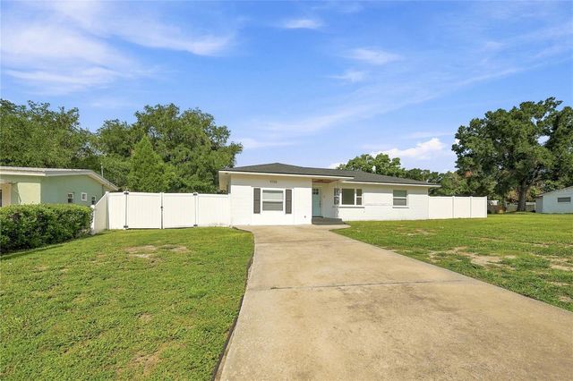 9708 FOREST HILLS DRIVE, Tampa, FL 33612