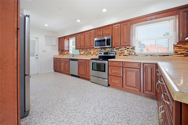 9708 FOREST HILLS DRIVE, Tampa, FL 33612