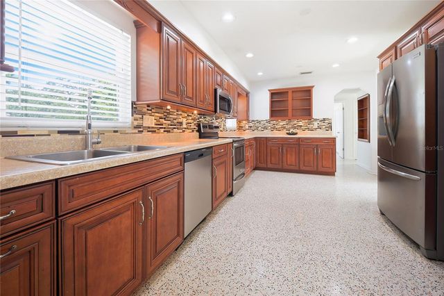 9708 FOREST HILLS DRIVE, Tampa, FL 33612