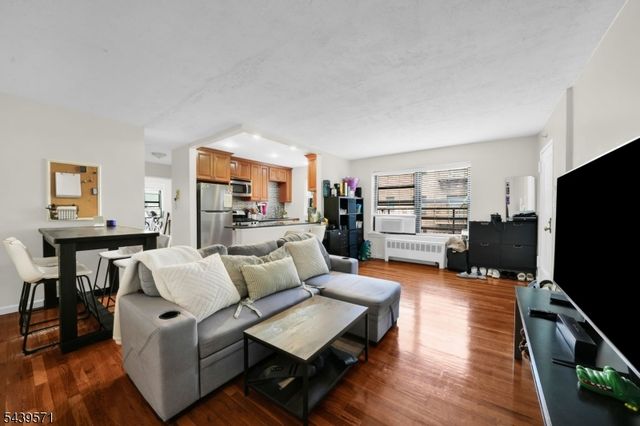 130 Orient Way 4E, Rutherford Boro, NJ 07070