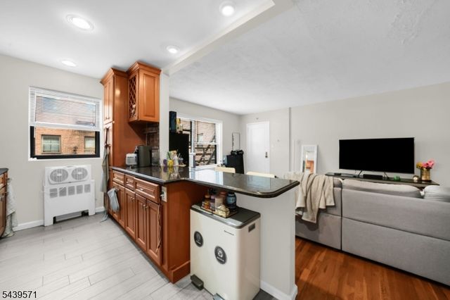 130 Orient Way 4E, Rutherford Boro, NJ 07070