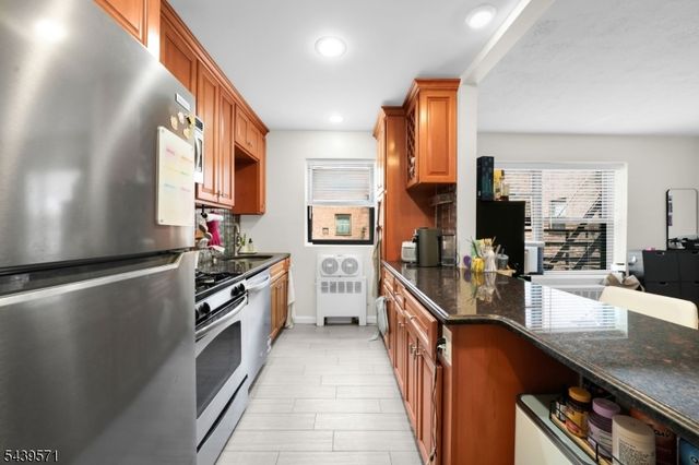 130 Orient Way 4E, Rutherford Boro, NJ 07070