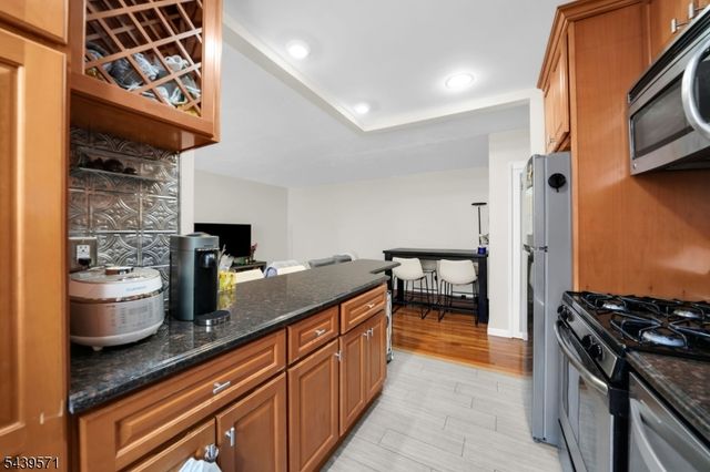 130 Orient Way 4E, Rutherford Boro, NJ 07070