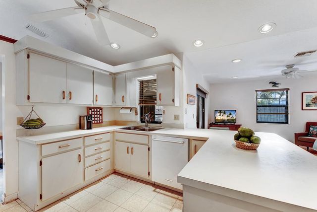 1059 Wynndale Way, Lantana, FL 33462