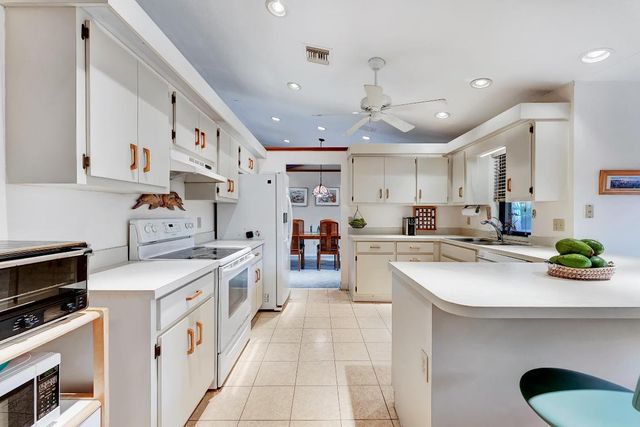 1059 Wynndale Way, Lantana, FL 33462