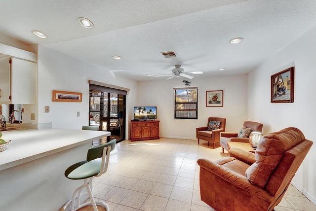 1059 Wynndale Way, Lantana, FL 33462