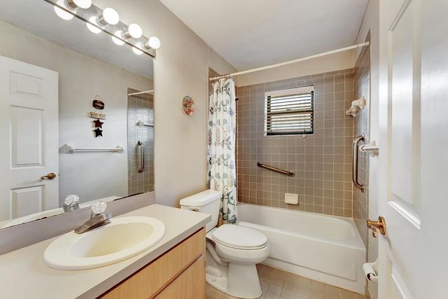 1059 Wynndale Way, Lantana, FL 33462