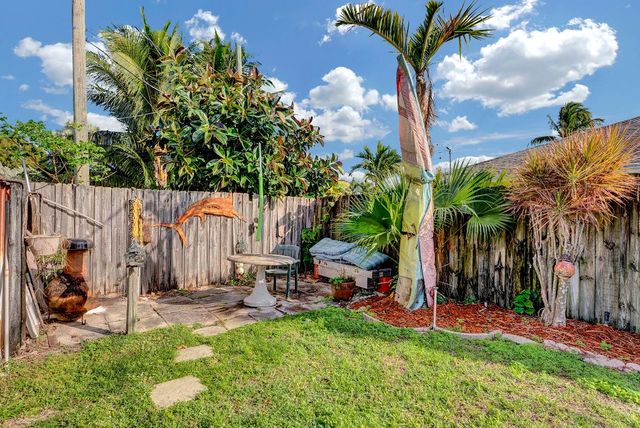 1059 Wynndale Way, Lantana, FL 33462