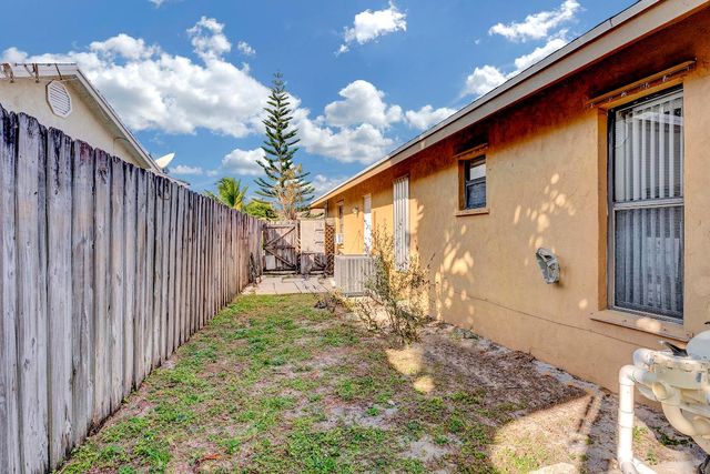 1059 Wynndale Way, Lantana, FL 33462