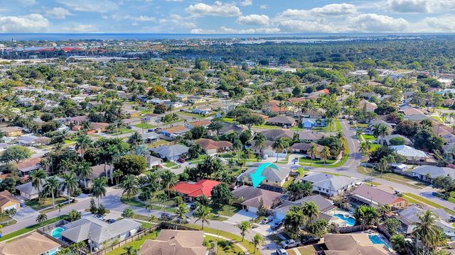 1059 Wynndale Way, Lantana, FL 33462