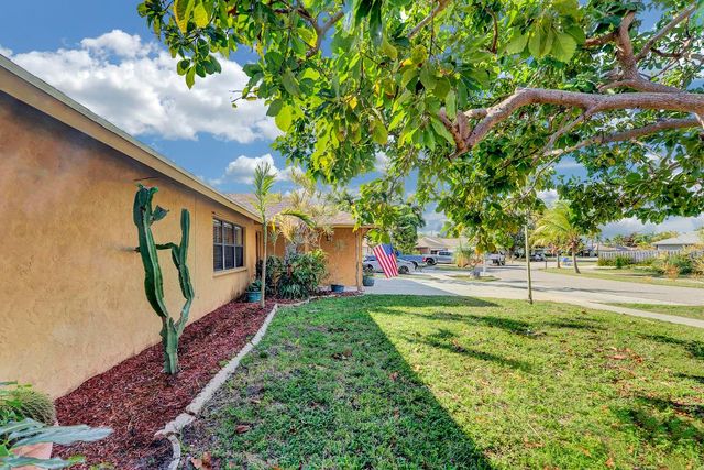 1059 Wynndale Way, Lantana, FL 33462