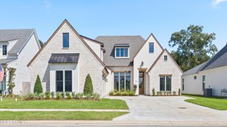 300 Ashgrove Lane, Broussard, LA 70518