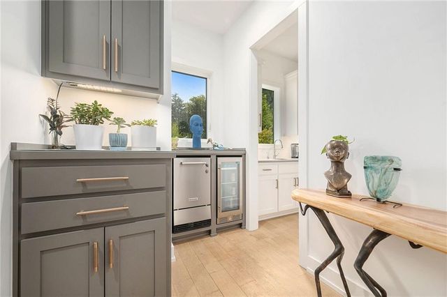 9421 Belinder Road, Leawood, KS 66206