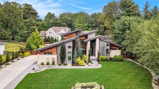 9421 Belinder Road, Leawood, KS 66206