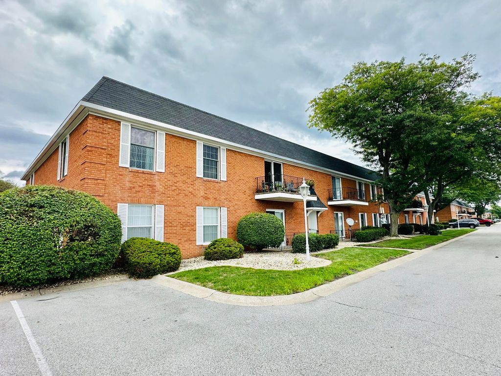 1618 Camellia Drive D2, Munster, IN 46321