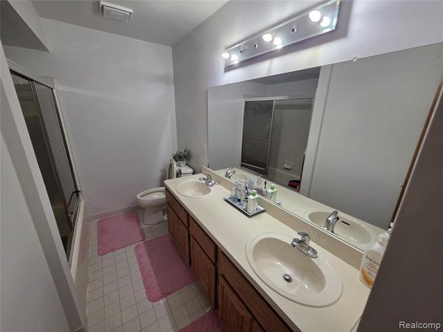 1152 Congress Drive, Troy, MI 48085