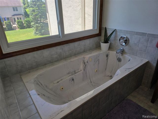 1152 Congress Drive, Troy, MI 48085