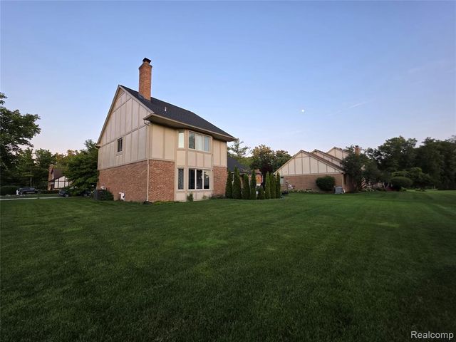 1152 Congress Drive, Troy, MI 48085