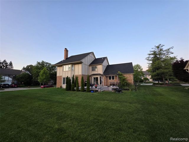 1152 Congress Drive, Troy, MI 48085