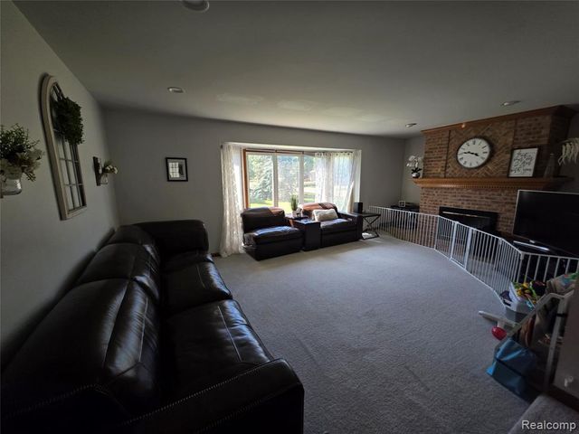 1152 Congress Drive, Troy, MI 48085