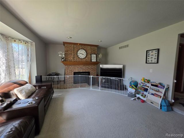 1152 Congress Drive, Troy, MI 48085
