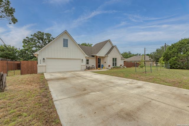 1516 KINGS RANCH RD, Bandera, TX 78003
